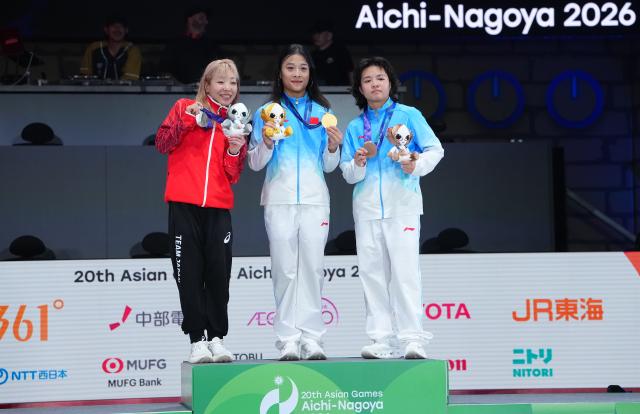 (261003) -- TOKONAME, Oct. 3, 2026 (Xinhua) -- Gold medalist Guo Pu (C) of China, silver medalist Fukushima Ayumi (R) of Japan and bronze medalist Liu Qingyi of China pose during the awarding ceremony for the B-Girls of Breaking at 20th Asian Games Aichi-Nagoya 2026 in Tokoname of Aichi Prefecture, Japan, Oct. 3, 2026. (Xinhua/Cheong Kam Ka)