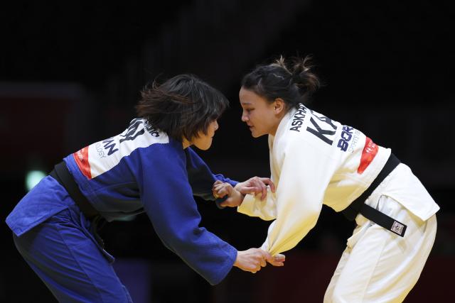 (261003) -- NAGOYA, Oct. 3, 2026 (Xinhua) -- Terada Utana (L) of team Japan competes with Azhar Askhat of team Kazakhstan during the mixed team final of judo between Japan and Kazakhstan at the 20th Asian Games Aichi-Nagoya 2026 in Nagoya, Japan, Oct. 3, 2026. (Xinhua/Yao Qilin)