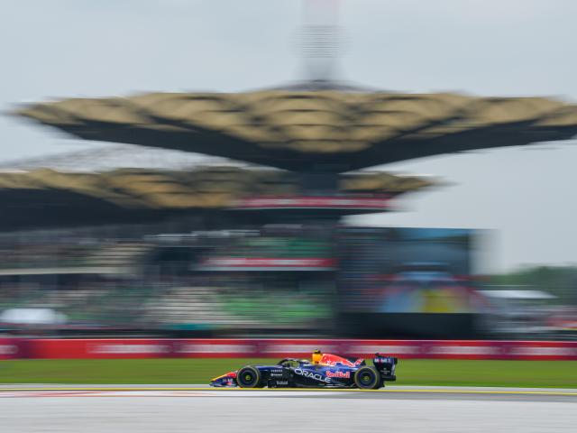 (261003) -- SEPANG, Oct. 3, 2026 (Xinhua) -- Red Bull Racing's Isack Hadjar of France competes during the qualifying session of the Formula One Bahrain Grand Prix at the Sepang International Circuit near Kuala Lumpur, Malaysia, Oct. 3, 2026. (Photo by Xu Mingnan/Xinhua)