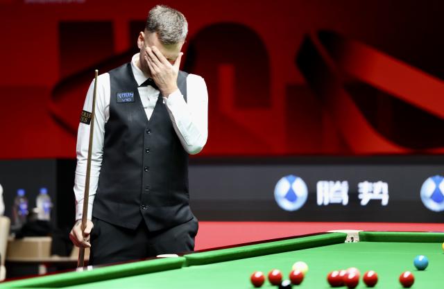 (261003) -- SHENZHEN, Oct. 3, 2026 (Xinhua) -- Jimmy Robertson of England reacts during the semifinal against Yuan Sijun of China at World Snooker Tour Shenzhen Open 2026 in Shenzhen, south China's Guangdong Province, Oct. 3, 2026. (Xinhua/Lu Hanxin)