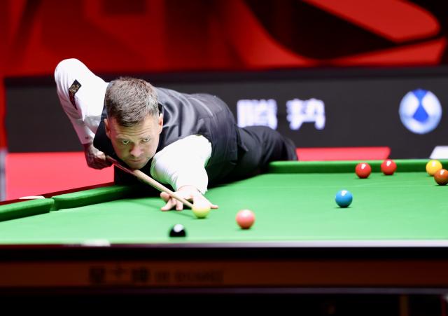 (261003) -- SHENZHEN, Oct. 3, 2026 (Xinhua) -- Jimmy Robertson of England competes during the semifinal against Yuan Sijun of China at World Snooker Tour Shenzhen Open 2026 in Shenzhen, south China's Guangdong Province, Oct. 3, 2026. (Xinhua/Lu Hanxin)