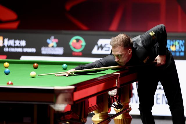 (261003) -- SHENZHEN, Oct. 3, 2026 (Xinhua) -- Judd Trump of England competes during the semifinal against Wu Yize of China at World Snooker Tour Shenzhen Open 2026 in Shenzhen, south China's Guangdong Province, Oct. 3, 2026. (Xinhua/Lu Hanxin)