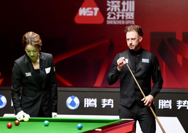 (261003) -- SHENZHEN, Oct. 3, 2026 (Xinhua) -- Judd Trump of England looks on during the semifinal against Wu Yize of China at World Snooker Tour Shenzhen Open 2026 in Shenzhen, south China's Guangdong Province, Oct. 3, 2026. (Xinhua/Lu Hanxin)