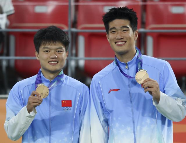 (261003) -- TOYOTA, Oct. 3, 2026 (Xinhua) -- Bronze medalists Yang Xi (L) and Peng Xiao of China pose for photos during the awarding ceremony for men's football at 20th Asian Games Aichi-Nagoya 2026 in Toyota of Aichi Prefecture, Japan, Oct. 3, 2026. (Xinhua/Jia Haocheng)