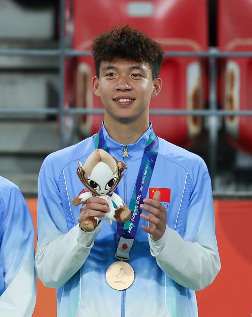 (261003) -- TOYOTA, Oct. 3, 2026 (Xinhua) -- Bronze medalist Wang Yudong of China reacts during the awarding ceremony for men's football at 20th Asian Games Aichi-Nagoya 2026 in Toyota of Aichi Prefecture, Japan, Oct. 3, 2026. (Xinhua/Jia Haocheng)