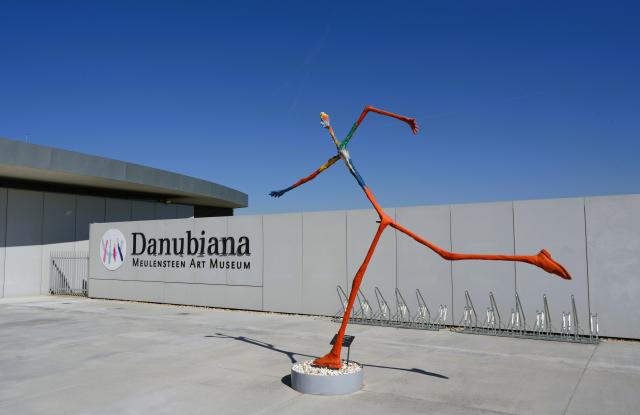 (261003) -- BRATISLAVA, Oct. 3, 2026 (Xinhua) -- Photo taken on Oct. 3, 2026 shows a view of the Danubiana Meulensteen Art Museum in Bratislava, Slovakia. (Xinhua/Liu Haodong)