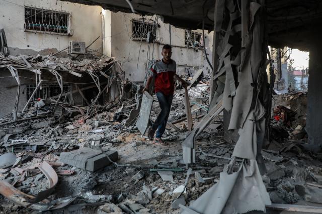 (261003) -- GAZA, Oct. 3, 2026 (Xinhua) -- A Palestinian inspects the damage after Israeli aircraft struck a residential apartment in the al-Rimal neighborhood west of Gaza City, Oct. 3, 2026. (Photo by Rizek Abdeljawad/Xinhua)