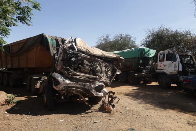 (261004) -- NAIROBI, Oct. 4, 2026 (Xinhua) -- This photo taken on Oct. 3, 2026 shows the wreckage of vehicles involved in a multi-vehicle crash in Makueni County, Kenya. At least 17 people were killed early Saturday in a multi-vehicle pileup along the Nairobi-Mombasa highway, Kenyan police said. (Photo by John Okoyo/Xinhua)