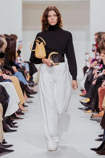 (261004) -- PARIS, Oct. 4, 2026 (Xinhua) -- A model presents a creation from the Womenswear Spring/Summer 2027 collections by Celine during the Paris Fashion Week in Paris, France, Oct. 3, 2026. (MeetEurope/Handout via Xinhua)