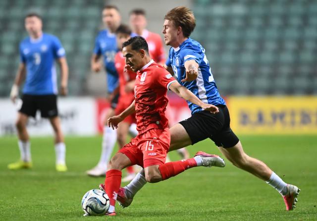 (261004) -- TALLINN, Oct. 4, 2026 (Xinhua) -- Luxembourg's Omar Natami (L) controls the ball under pressure from Estonia's Michael Schjonning-Larsen during the 2026/27 UEFA Nations League C Group C4 football match between Estonia and Luxembourg at A. Le Coq Arena in Tallinn, Estonia, Oct. 3, 2026. (Photo by Sergei Stepanov/Xinhua)