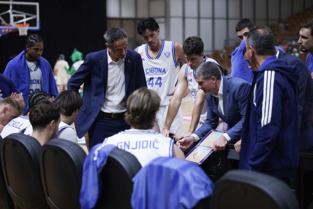(261004) -- LJUBLJANA, Oct. 4, 2026 (Xinhua) -- Ivan Rudez (5th R), head coach of Cibona, gives instructions to players during the ABA Basketball League Season 2026/27-Group A ROUND 2 match between Cedevita Olimpija and Cibona at Mala dvorana Tivoli in Ljubljana, Slovenia, Oct. 3, 2026. (Photo by Zeljko Stevanic/Xinhua)
