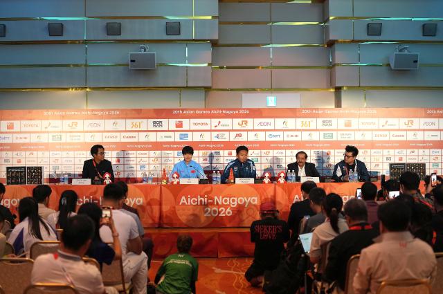 (261004) -- NAGOYA, Oct. 4, 2026 (Xinhua) -- Chinese swimmer Yu Zidi (2nd L) and Thai sprinter Puripol Boonson (3rd R), the most valuable player (MVP) of the 20th Asian Games, attend a press conference at the 20th Asian Games Aichi-Nagoya 2026 in Nagoya, Japan, Oct. 4, 2026. (Xinhua/Hou Zhaokang)