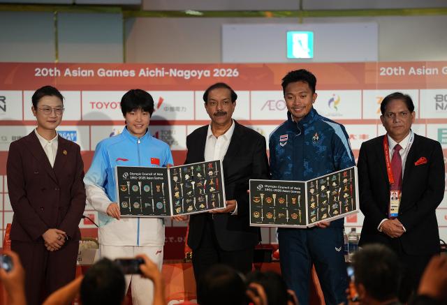 (261004) -- NAGOYA, Oct. 4, 2026 (Xinhua) -- Chinese swimmer Yu Zidi (2nd L) and Thai sprinter Puripol Boonson (2nd R), the most valuable players (MVP) of the 20th Asian Games, pose with Ding Ning (1st L), chair of the Athletes' Committee of the Olympic Council of Asia (OCA), Mohammad Tayyab Ikram (3rd L), chairman of the Aichi-Nagoya 2026 Asian Games Coordination Committee, and Vinod Kumar Tiwari, deputy director general of the OCA, during the awarding ceremony at the 20th Asian Games Aichi-Nagoya 2026 in Nagoya, Japan, Oct. 4, 2026. (Xinhua/Hou Zhaokang)