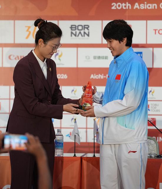 (261004) -- NAGOYA, Oct. 4, 2026 (Xinhua) -- Chinese swimmer Yu Zidi (R) recieves the trophy of the most valuable player (MVP) of the 20th Asian Games from Ding Ning, chair of the Athletes' Committee of the Olympic Council of Asia (OCA) during the awarding ceremony at the 20th Asian Games Aichi-Nagoya 2026 in Nagoya, Japan, Oct. 4, 2026. (Xinhua/Hou Zhaokang)