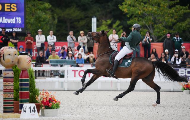 (261004) -- TOKYO, Oct. 4, 2026 (Xinhua) -- Abdulrahman Bader M Alrajhi of Saudi Arabia riding Lorenzo ES competes during the jumping Ind B (up to 1.55m) 2nd round of equestrian at the 20th Asian Games Aichi-Nagoya 2026 in Tokyo, Japan, Oct. 4, 2026. (Photo by Wang Shen/Xinhua)