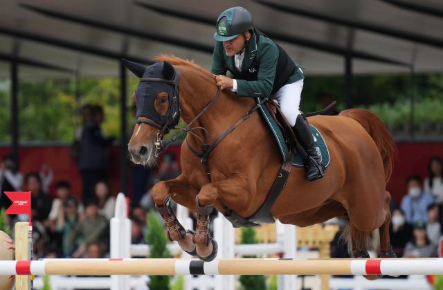 (261004) -- TOKYO, Oct. 4, 2026 (Xinhua) -- Ramzy Hamad Al Duhami of Saudi Arabia riding Untouchable 32 competes during the jumping Ind B (up to 1.55m) 2nd round of equestrian at the 20th Asian Games Aichi-Nagoya 2026 in Tokyo, Japan, Oct. 4, 2026. (Photo by Wang Shen/Xinhua)