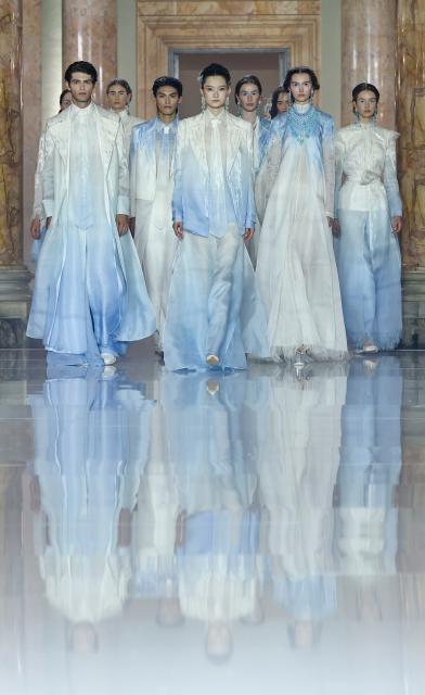 (261004) -- ROME, Oct. 4, 2026 (Xinhua) -- Models present creations from Spring/Summer 2027 collections of Chinese brand Heaven Gaia at the Colonna Palace in Rome, Italy, Oct. 3, 2026. (Xinhua/Li Jing)