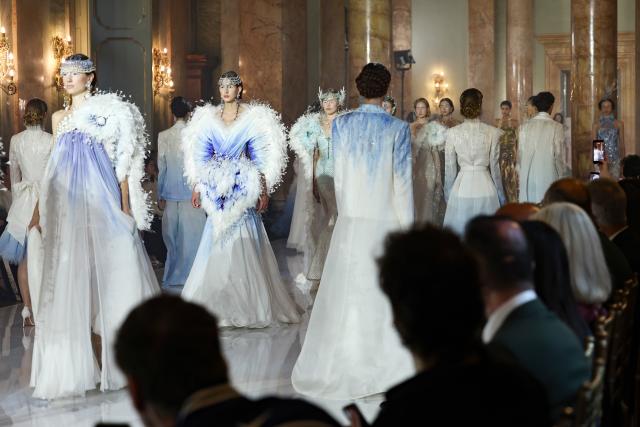 (261004) -- ROME, Oct. 4, 2026 (Xinhua) -- Models present creations from Spring/Summer 2027 collections of Chinese brand Heaven Gaia at the Colonna Palace in Rome, Italy, Oct. 3, 2026. (Xinhua/Li Jing)