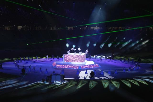 (261004) -- NAGOYA, Oct. 4, 2026 (Xinhua) -- Artists perform during the closing ceremony of the 20th Asian Games Aichi-Nagoya 2026 in Nagoya, Japan, Oct. 4, 2026. (Xinhua/Jia Yuchen)