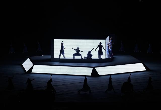 (261004) -- NAGOYA, Oct. 4, 2026 (Xinhua) -- Artists perform during the closing ceremony of the 20th Asian Games Aichi-Nagoya 2026 in Nagoya, Japan, Oct. 4, 2026. (Xinhua/Jia Yuchen)