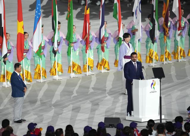 (261004) -- NAGOYA, Oct. 4, 2026 (Xinhua) -- Sheikh Joaan Bin Hamad Al Thani (1st R), president of the Olympic Council of Asia (OCA), speaks during the closing ceremony of the 20th Asian Games Aichi-Nagoya 2026 in Nagoya, Japan, Oct. 4, 2026. (Xinhua/Jia Yuchen)