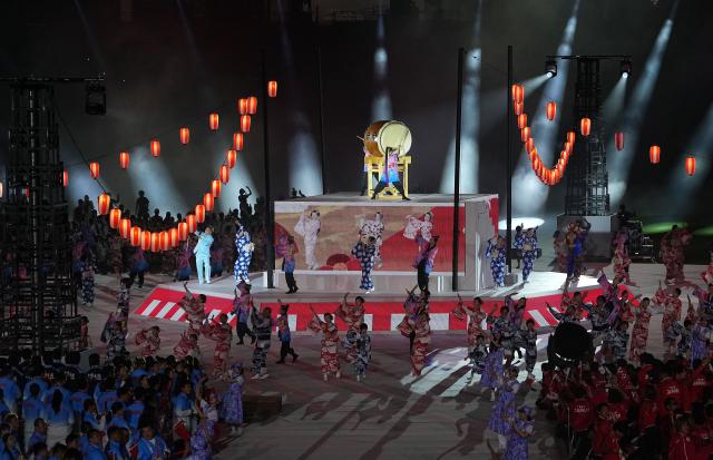 (261004) -- NAGOYA, Oct. 4, 2026 (Xinhua) -- Artists perform during the closing ceremony of the 20th Asian Games Aichi-Nagoya 2026 in Nagoya, Japan, Oct. 4, 2026. (Xinhua/Cheong Kam Ka)