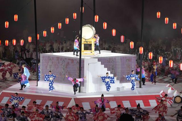 (261004) -- NAGOYA, Oct. 4, 2026 (Xinhua) -- Artists perform during the closing ceremony of the 20th Asian Games Aichi-Nagoya 2026 in Nagoya, Japan, Oct. 4, 2026. (Xinhua/Luo Yuan)