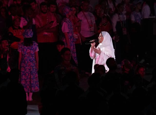 (261004) -- NAGOYA, Oct. 4, 2026 (Xinhua) -- Dana Al Meer sings national anthem of Qatar during the closing ceremony of the 20th Asian Games Aichi-Nagoya 2026 in Nagoya, Japan, Oct. 4, 2026. (Xinhua/Cheong Kam Ka)