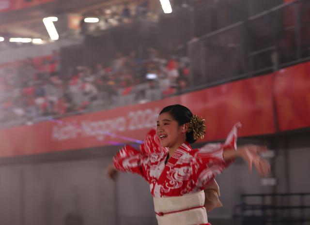 (261004) -- NAGOYA, Oct. 4, 2026 (Xinhua) -- An artist performs during the closing ceremony of the 20th Asian Games Aichi-Nagoya 2026 in Nagoya, Japan, Oct. 4, 2026. (Xinhua/Jia Haocheng)