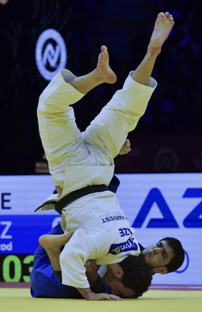(261005) -- BAKU, Oct. 5, 2026 (Xinhua) -- Ahmad Yusifov of Azerbaijan (top) competes against Sherzod Davlatov of Kazakhstan during the men's -60kg gold medal match at the World Judo Championships 2026 in Baku, Azerbaijan, Oct. 4, 2026. (Xinhua/Chen Junfeng)