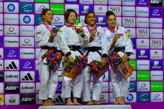 (261005) -- BAKU, Oct. 5, 2026 (Xinhua) -- Silver medallist Assunta Scutto of Italy, gold medallist Koga Wakana of Japan, bronze medallists Shirine Boukli of France and Sabina Giliazova of Russia (from L to R) pose for photos during the awarding ceremony for the women's -48kg at the World Judo Championships 2026 in Baku, Azerbaijan, Oct. 4, 2026. (Xinhua/Chen Junfeng)