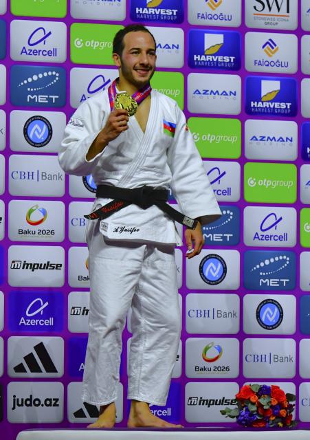 (261005) -- BAKU, Oct. 5, 2026 (Xinhua) -- Gold medallist Ahmad Yusifov of Azerbaijan poses for photos during the awarding ceremony for the men's -60kg at the World Judo Championships 2026 in Baku, Azerbaijan, Oct. 4, 2026. (Xinhua/Chen Junfeng)