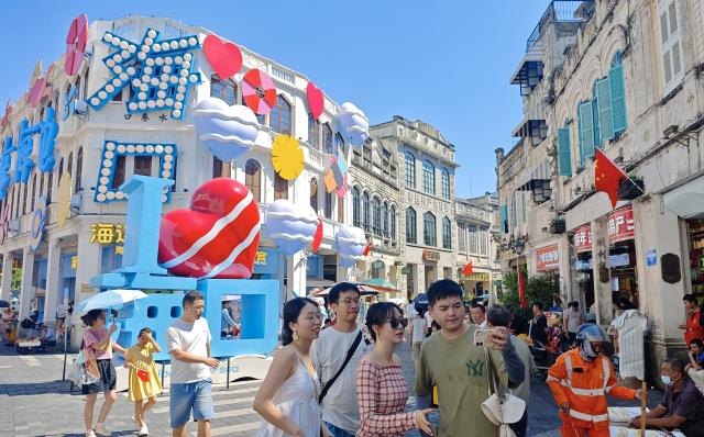 (261005) -- HAIKOU, Oct. 5, 2026 (Xinhua) -- Tourists visit Qilou Old Street in Haikou, south China's Hainan Province, Oct. 1, 2026.
  During the first National Day holiday since the launch of the island-wide special customs operations at Hainan Free Trade Port (FTP), the tropical island has offered visitors from home and abroad a diverse range of experiences -- from duty-free shopping and local food to historic neighborhoods and the distinctive lifestyle of fishing communities.
   TO GO WITH "Across China: China's island province Hainan offers diverse tourism experiences to holidaymakers" (Xinhua/Guo Cheng)