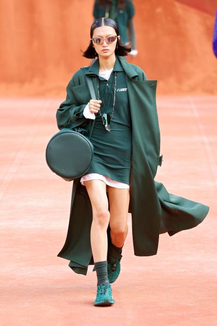 (261005) -- PARIS, Oct. 5, 2026 (Xinhua) -- A model presents a creation from the Womenswear Spring/Summer 2027 collections by Lacoste during the Paris Fashion Week in Paris, France, Oct. 4, 2026. (MeetEurope/Handout via Xinhua)