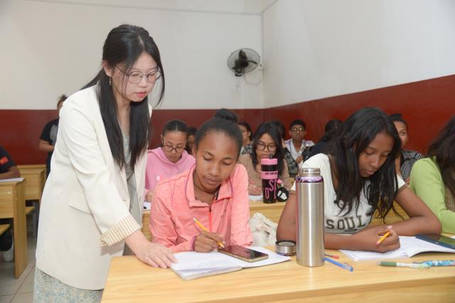 (261005) -- ANTANANARIVO, Oct. 5, 2026 (Xinhua) -- Chinese teacher Zhan Lilian (1st L) instructs a local student during a class at the Confucius Institute at the University of Antananarivo, Madagascar, Sept. 29, 2026. October 5 marks World Teachers' Day. Over the years, Confucius Institutes across Africa have actively promoted Chinese language education and cultural exchange, playing an important role in fostering mutual learning between China and African countries and strengthening friendship between the Chinese and African peoples. (Photo by Sitraka Rajaonarison/Xinhua)