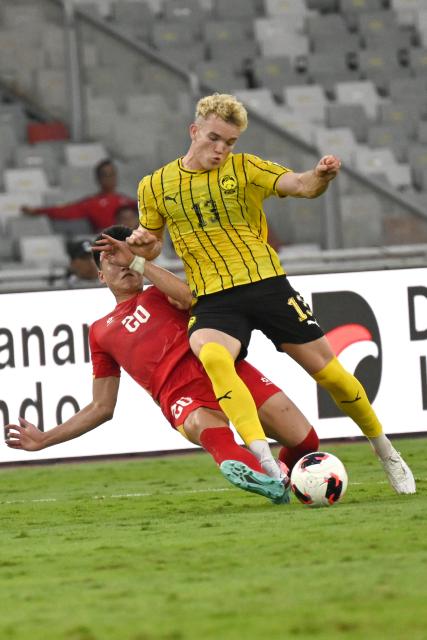 (261005) -- JAKARTA, Oct. 5, 2026 (Xinhua) -- Fergus Tierney (R) of Malaysia vies with Bui Hoang Viet Anh of Vietnam during the FIFA ASEAN Cup 2026 Division 1 Bronze Final Match between Malaysia and Vietanm at Gelora Bung Karno Stadium in Jakarta, Indonesia, Oct. 5, 2026. (Xinhua/Agung Kuncahya B.)