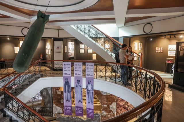 (261005) -- MANILA, Oct. 5, 2026 (Xinhua) -- People visit the exhibition "Courage in Chaos: Narratives of Women and War" in Manila, the Philippines, Oct. 5, 2026. TO GO WITH "Feature: Justice for 'comfort women' -- Philippine exhibition calls for acknowledging wartime atrocities" (Xinhua/Rouelle Umali)