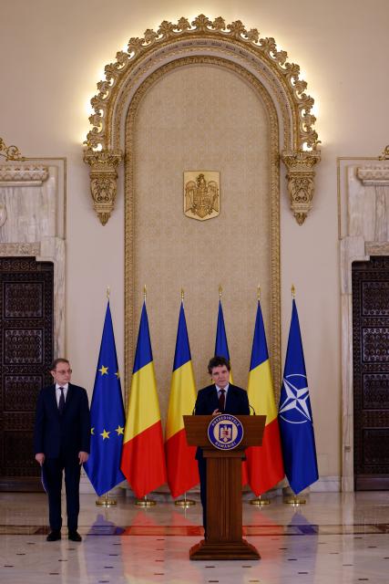 (261005) -- BUCHAREST, Oct. 5, 2026 (Xinhua) -- Romanian President Nicusor Dan (R) speaks at a press conference in Bucharest, Romania, Oct. 5, 2026. Nicusor Dan designated Luca Niculescu, state secretary at the Ministry of Foreign Affairs, to form the government on Monday evening, according to Romania's national news agency Agerpres. (Photo by Cristian Cristel/Xinhua)