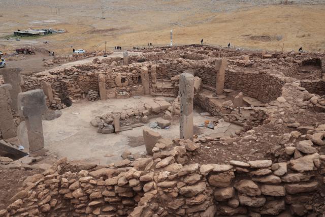 (261006) -- SANLIURFA, Oct. 6, 2026 (Xinhua) -- This photo taken on Oct. 5, 2026 shows a view of Karahantepe archaeological site in Sanliurfa, Türkiye. Karahantepe is part of an archaeological site that encompasses a group of Neolithic sites dating back more than 10,000 years. (Mustafa Kaya/Handout via Xinhua)