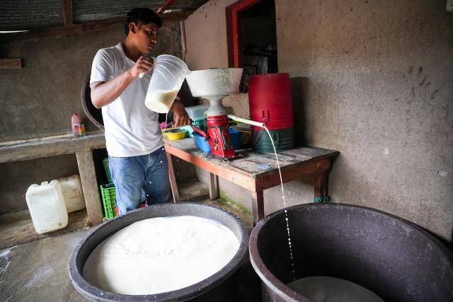 (261006) -- CHONTALES, Oct. 6, 2026 (Xinhua) -- A resident processes fresh milk with a machine to separate cream and cheese ingredients at his home in Llano Grande, Chontales, Nicaragua, Sept. 26, 2026. Chontales is a department in south-central Nicaragua and is one of the country's traditional agricultural and livestock-producing regions. The area has a well-developed cattle-raising sector, which has also supported the development of related industries, particularly dairy processing. (Xinhua/Li Jiaxu)