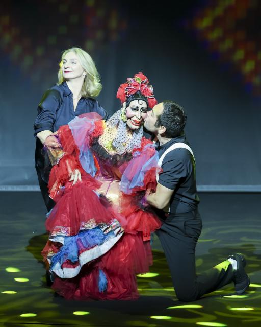 (261006) -- SHANGHAI, Oct. 6, 2026 (Xinhua) -- Artists from Germany stage a puppet show at the opening ceremony of the 10th "Golden Magnolia" Shanghai International Puppet Art Week in east China's Shanghai, Oct. 5, 2026. The art week, themed "See the World, See You and Me, Enjoy the Future," opened here on Monday. (Xinhua/Wang Xiang)