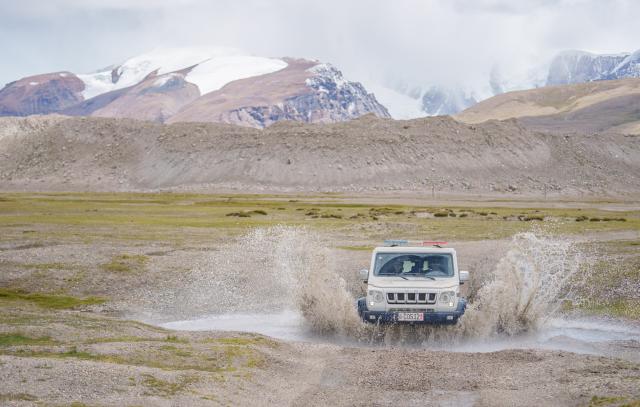 (261006) -- LHASA, Oct. 6, 2026 (Xinhua) -- Police officers of the Pumaqangtang border police station patrol in Shannan, southwest China's Xizang Autonomous Region, Aug. 19, 2026. Pumaqangtang, China's highest township, has an average altitude of 5,373 meters, with oxygen levels less than a half of that at sea level.
   Here stands the Pumaqangtang border police station, the highest-altitude border police station in China. Police and auxiliary police officers here, with an average age of just over 30, hold their posts on the frigid, oxygen-thin plateau. (Xinhua/Tenzin Nyida)