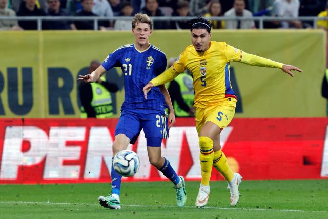 (261006) -- BUCHAREST, Oct. 6, 2026 (Xinhua) -- Romania's Lisav Eissat (R) vies with Sweden's Alexander Bernhardsson during the UEFA Nations League 2026/27 League B Group B4 match between Romania and Sweden in Bucharest, Romania, Oct. 5, 2026. (Photo by Cristian Cristel/Xinhua)