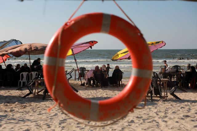 (261006) -- GAZA CITY, Oct. 6, 2026 (Xinhua) -- People relax along the seashore in Gaza City, Sept. 10, 2026. The latest round of Gaza conflict will mark its third anniversary on Oct. 7. (Photo by Rizek Abdeljawad/Xinhua)
