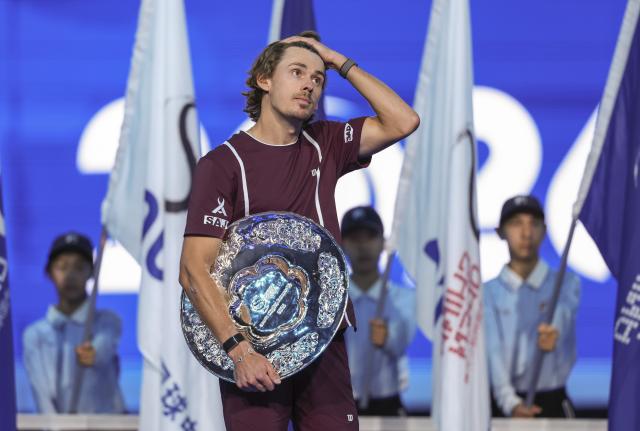 (261006) -- BEIJING, Oct. 6, 2026 (Xinhua) -- Runner-up Alex de Minaur of Australia reacts during the awarding ceremony for the men's singles final at 2026 China Open tennis tournament in Beijing, China, Oct. 6, 2026. (Xinhua/Bai Xuefei)