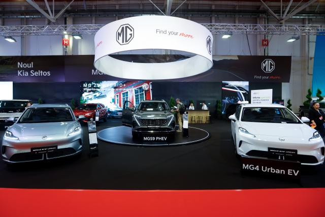 (261006) -- BUCHAREST, Oct. 6, 2026 (Xinhua) -- Visitors look at Chinese MG car models during the first day of Bucharest Auto Show & Accessories in Bucharest, Romania, Oct. 6, 2026. (Photo by Cristian Cristel/Xinhua)