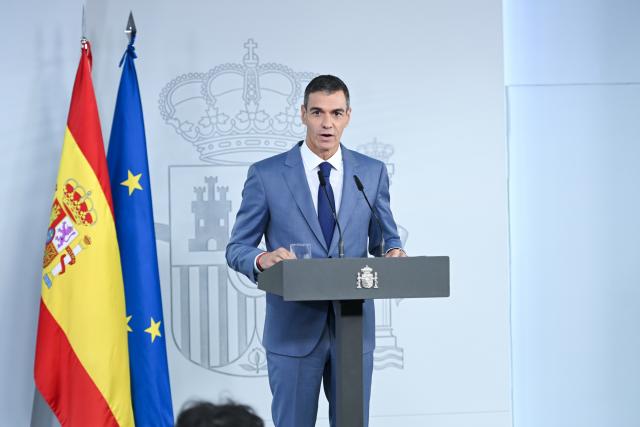 (261006) -- MADRID, Oct. 6, 2026 (Xinhua) -- Spain's Prime Minister Pedro Sanchez speaks during a press conference following a government cabinet meeting at the Moncloa Palace in Madrid, Spain, Oct. 6, 2026. (Photo by Gustavo Valiente/Xinhua)