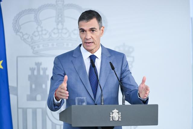(261006) -- MADRID, Oct. 6, 2026 (Xinhua) -- Spain's Prime Minister Pedro Sanchez speaks during a press conference following a government cabinet meeting at the Moncloa Palace in Madrid, Spain, Oct. 6, 2026. (Photo by Gustavo Valiente/Xinhua)