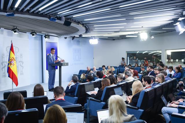 (261006) -- MADRID, Oct. 6, 2026 (Xinhua) -- Spain's Prime Minister Pedro Sanchez speaks during a press conference following a government cabinet meeting at the Moncloa Palace in Madrid, Spain, Oct. 6, 2026. (Photo by Gustavo Valiente/Xinhua)