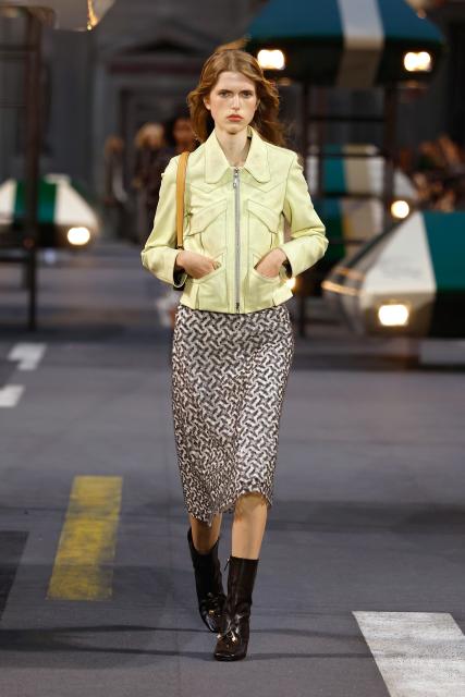 (261006) -- PARIS, Oct. 6, 2026 (Xinhua) -- A model presents a creation from the Womenswear Spring/Summer 2027 collections by Louis Vuitton during the Paris Fashion Week, in Paris, France, Oct. 6, 2026. (MeetEurope/Handout via Xinhua)